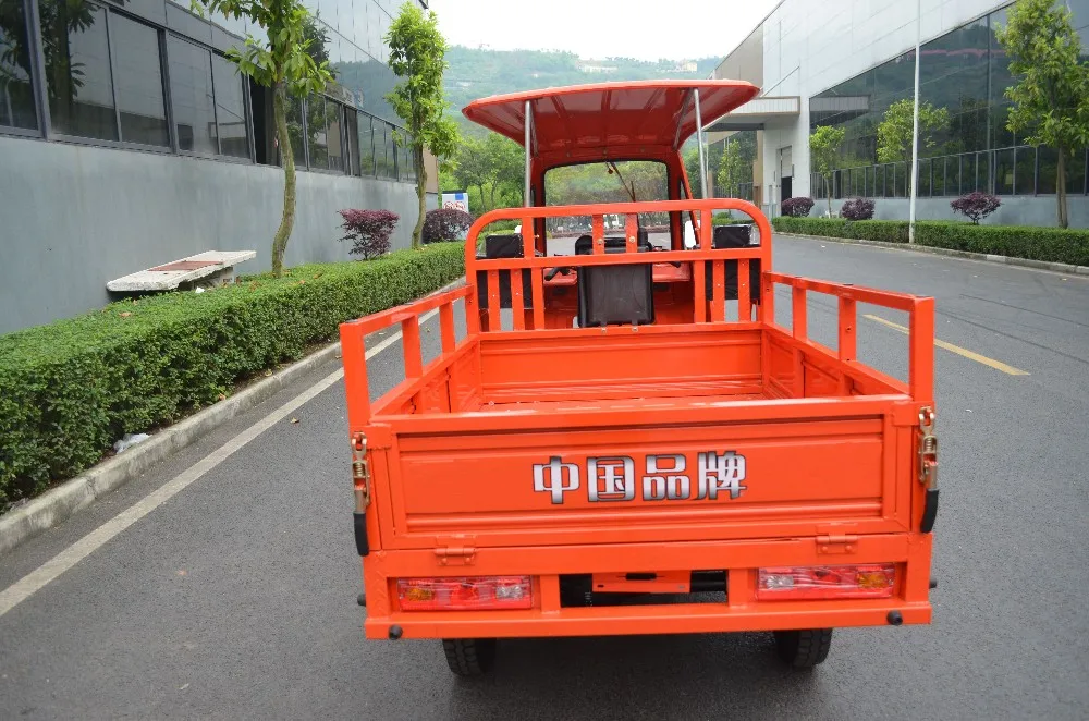 promotional motorized gas powered cargo tricycle/three wheel motorcycle /van cargo tricycle/scooter with cabin for adult