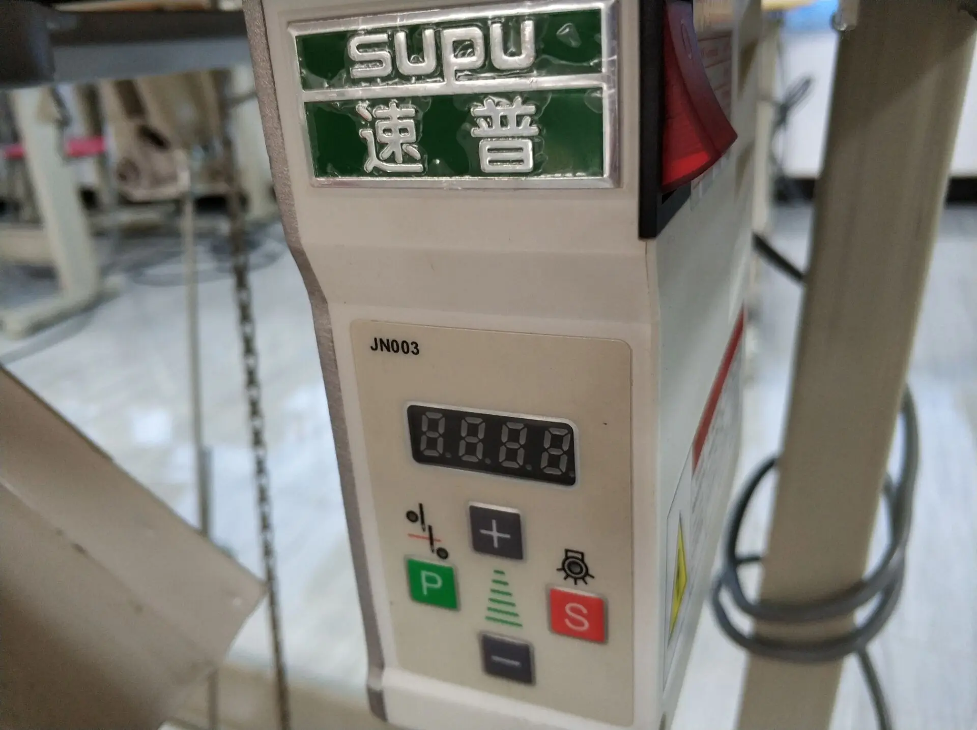 Five lines overlock sewing machine