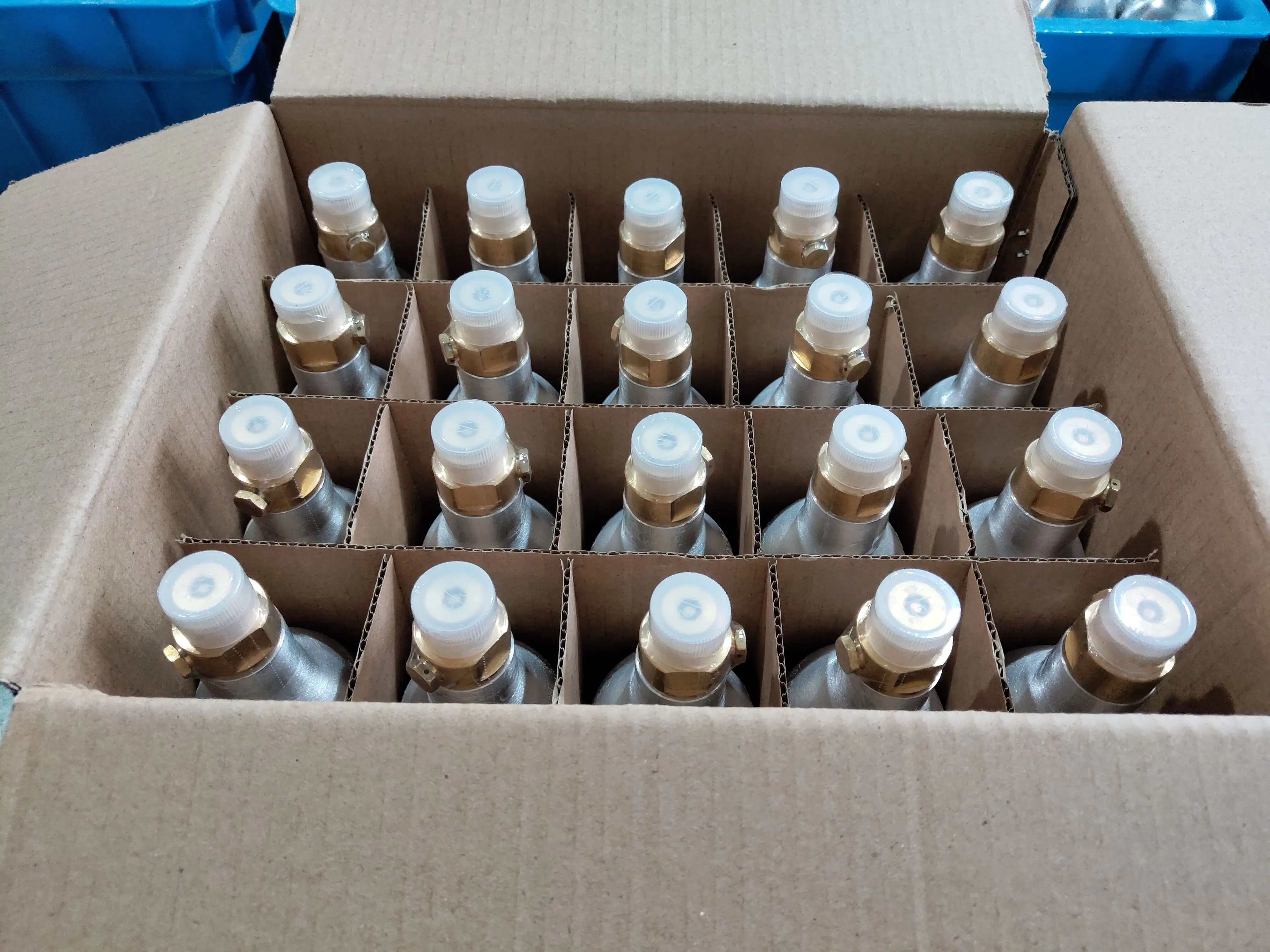 Refillable 0.6l Co2 Cylinder Aluminum Soda Cylinder Food Grade Co2 Gas