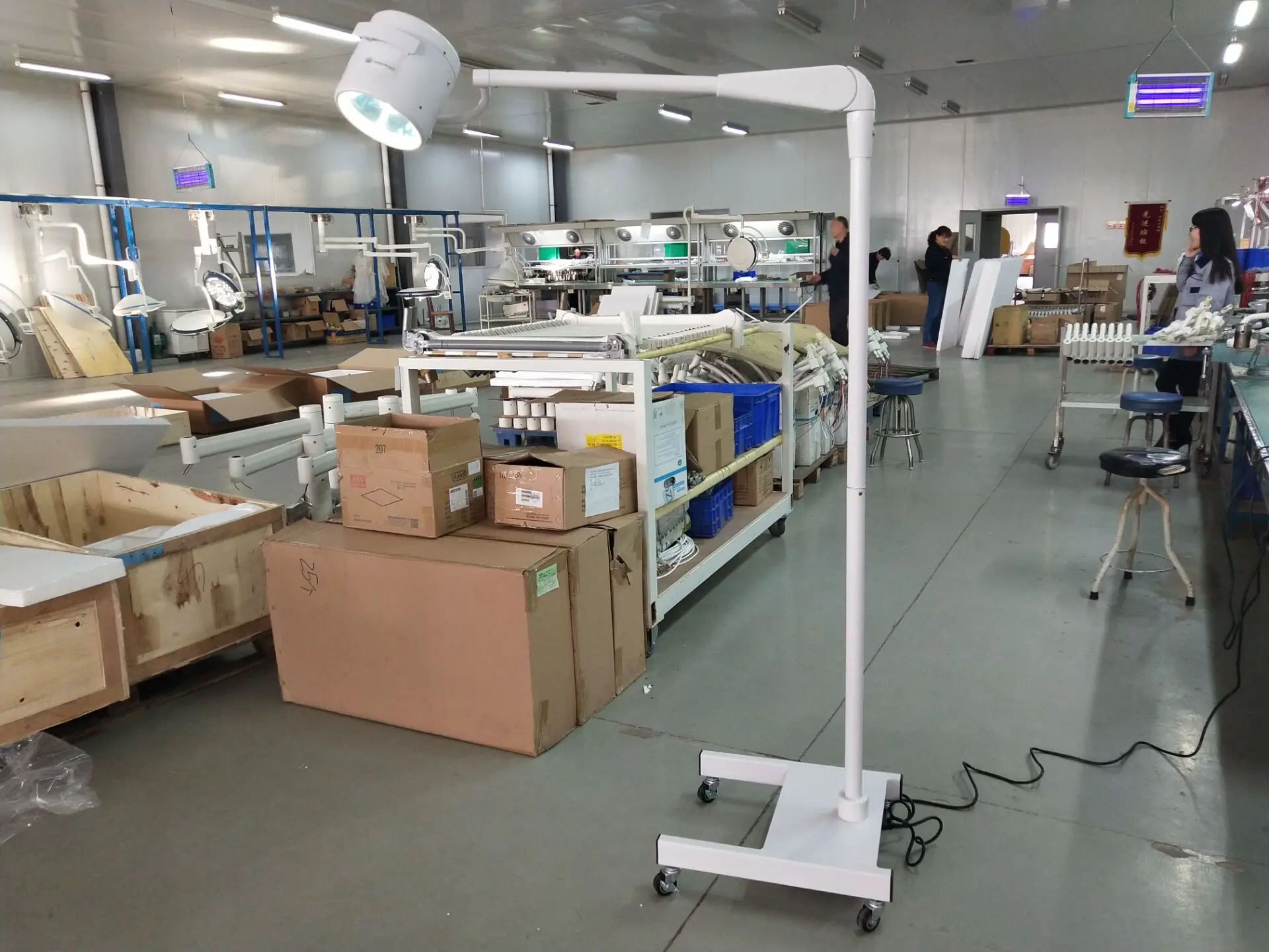 Mobile medical portable halogen examination lamp