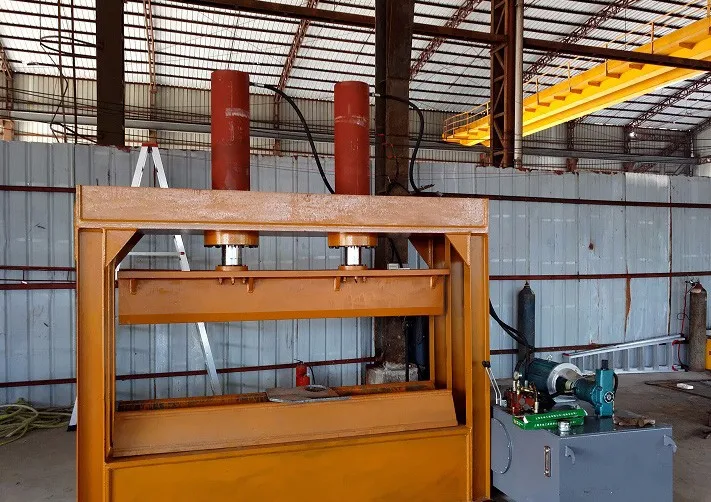 Excavator Tilt Bucket with 2 pcs Cylinder Design and +/-45 Degree Tilt for 0.97cum Capacity