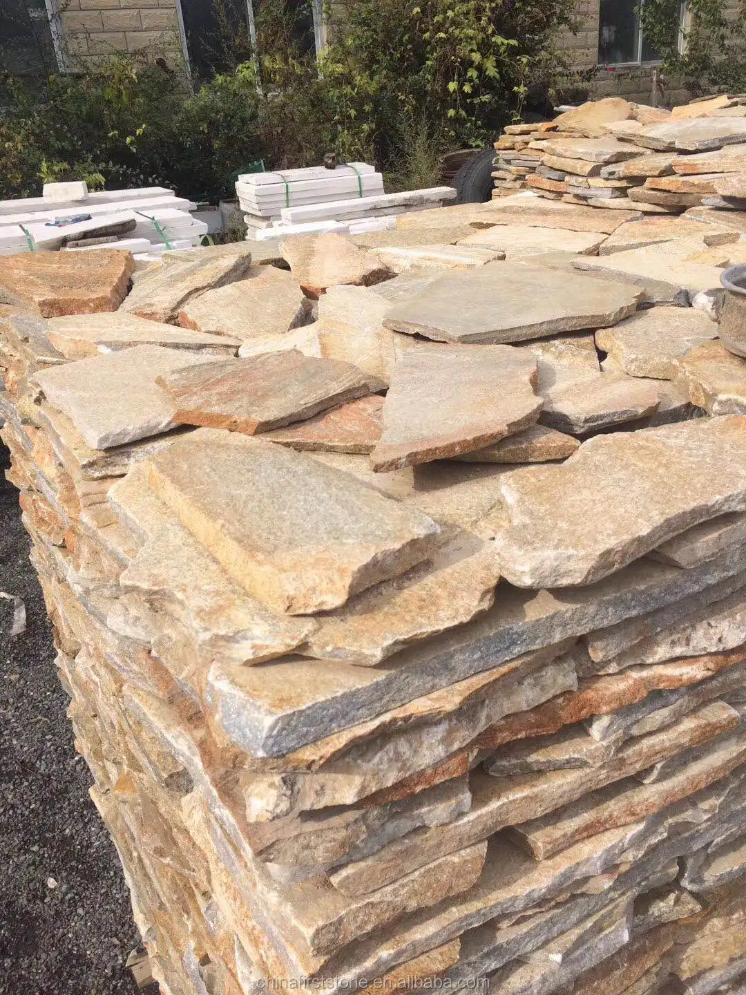 Ivy Beige Rock Step Slate for Garden Retaining Wall & Crazy pattern Coping Construction Project