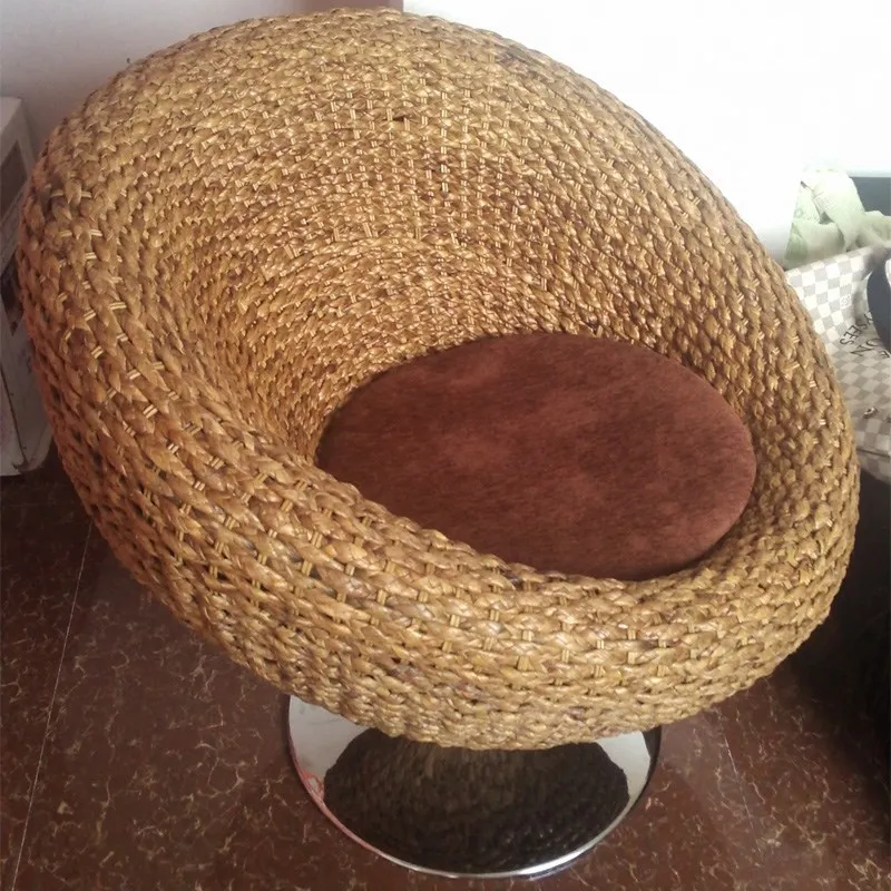 Moderno rattan silla giratoria de pastos marinos con chrome base marrón