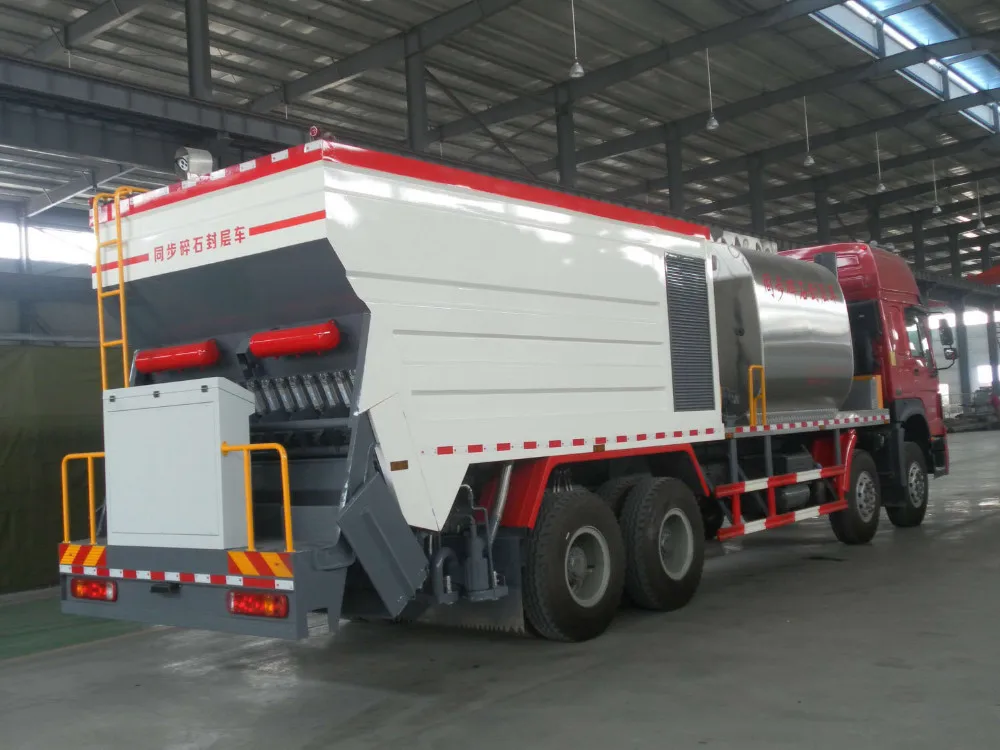 Asphalt Synchronous Chipsealer Truck With German Revolving Speed