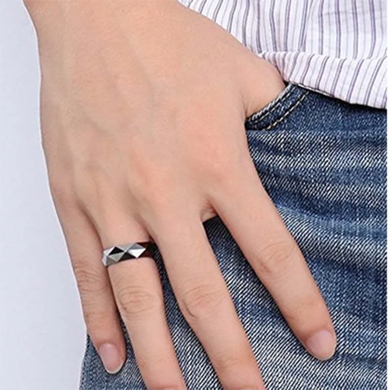 Uniquely 6MM 8MM Tungsten Carbide Mens Wedding Bands 18K Gold Silver Black for Parties Gifts Wood Engagement Promise