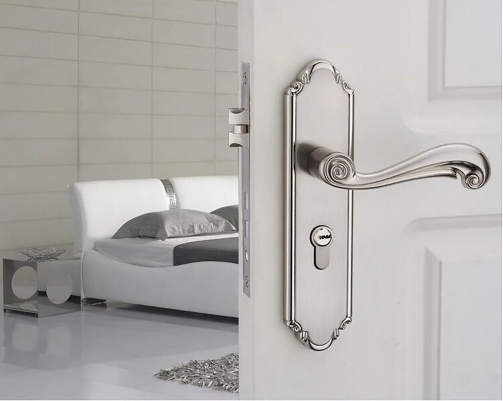 Design lock. Design lock. Door lock. Цилиндровый замок monoblock с ручками apecs standart. Угол замка.