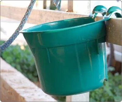 9l Hang On Plastic Animal Feed Trough,Hook-n- Feeder,Hook Over Feed