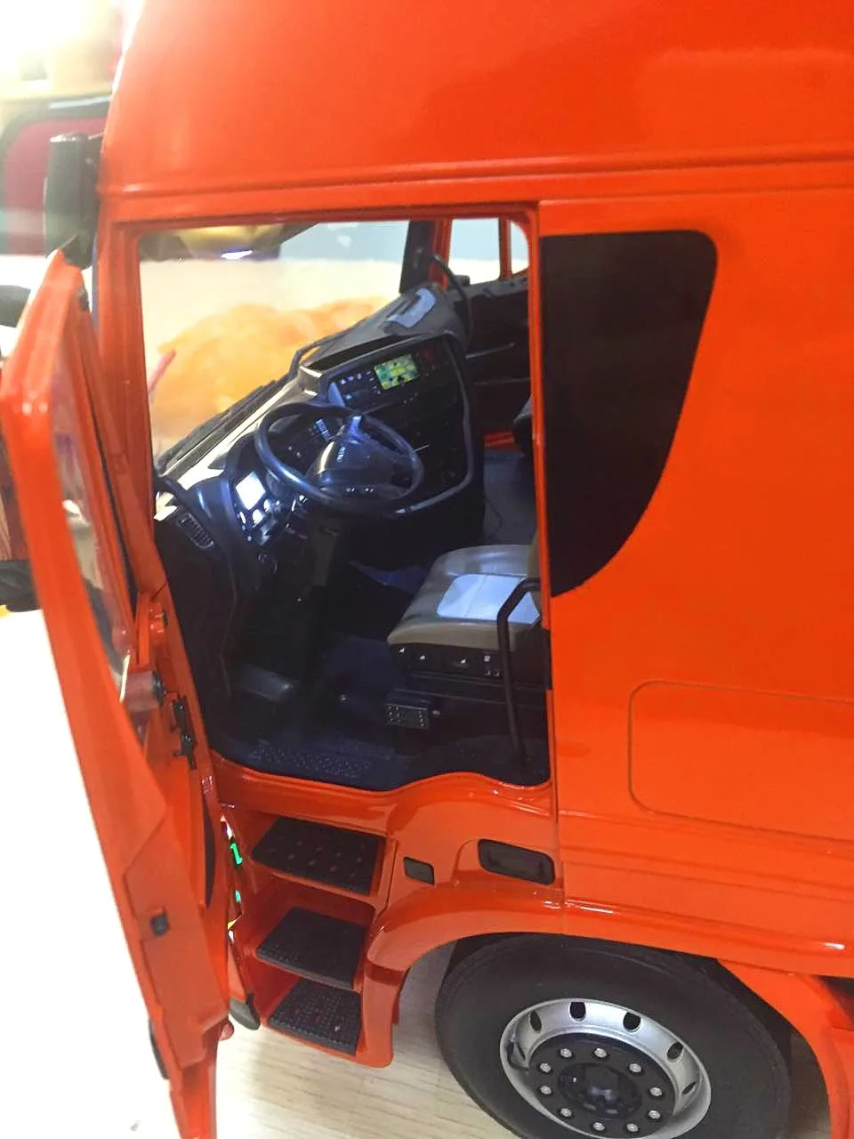 1:12 压铸模型车依维柯推出全新 stralis 喜路