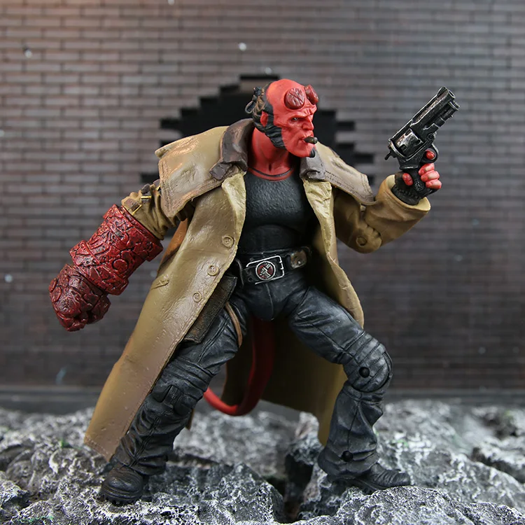 Action заказ. Mezco Toys Хеллбой. Hellboy 2 фигурка. Хеллбой Золотая армия фигурки. Hellboy Mezco 1/4.