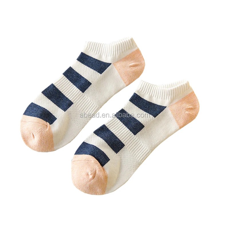teen-babes-in-low-cut-socks