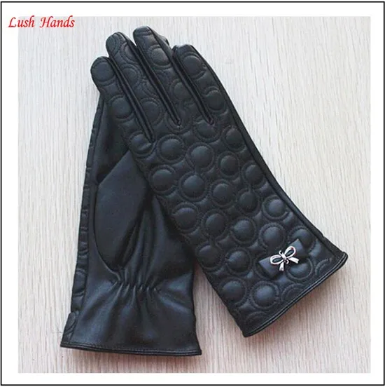 2016 Fashion Cheap Lady PU Touch Screen Gloves with metal decorations