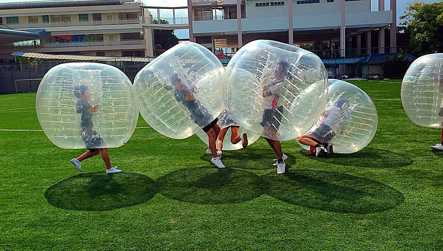 Надувные шары для футбола. Резиновый надувной шар для футбола. Футбол в мячах надувных. Бампербол.