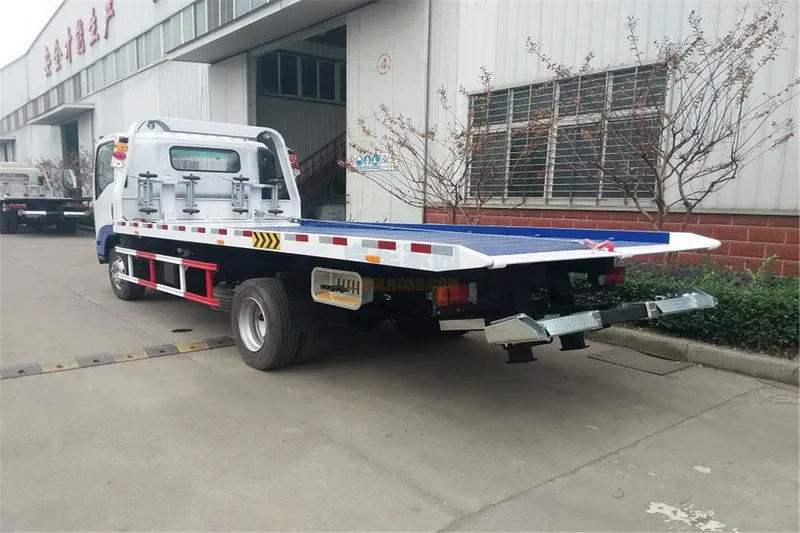 Japan 700p 4x2 4 Tons Light Duty Flatbed Wrecker Tow Truck For Sale