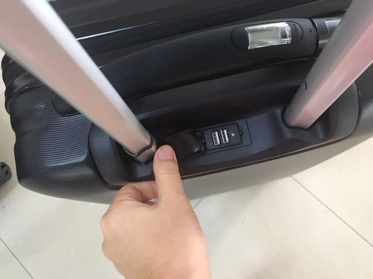 smart luggage suitcase