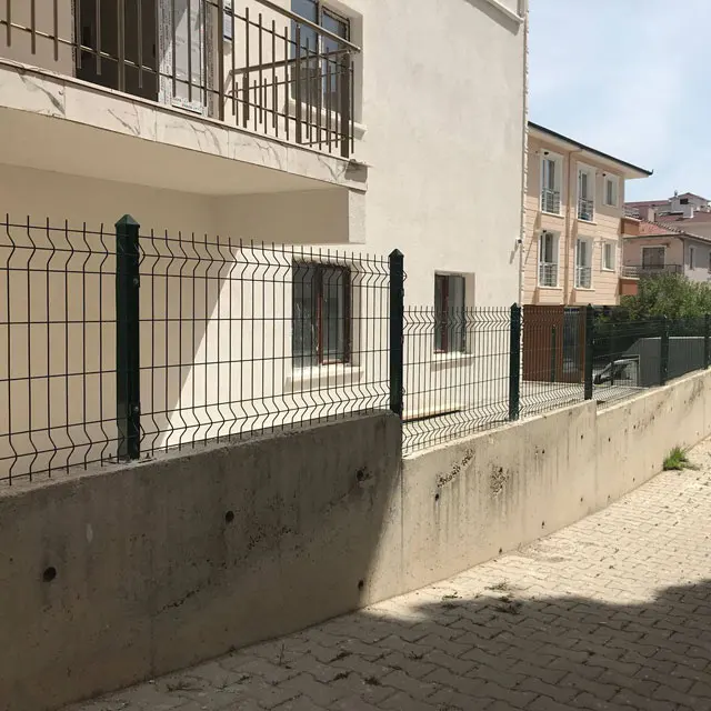 2018 ISO Certificate Galvanized And PVC Coated Backyard Metal V Pressed Welded Wire Mesh Fence.jpg