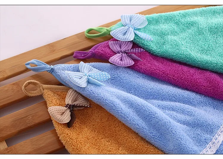 Небольшое полотенце. Петелька на полотенце. Полотенце для ванной с петелькой. Полотенце для рук с петелькой. Полотенце с петелькой детское.