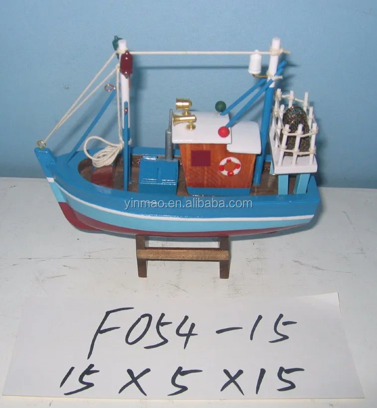 Сборная модель рыболовного судна.