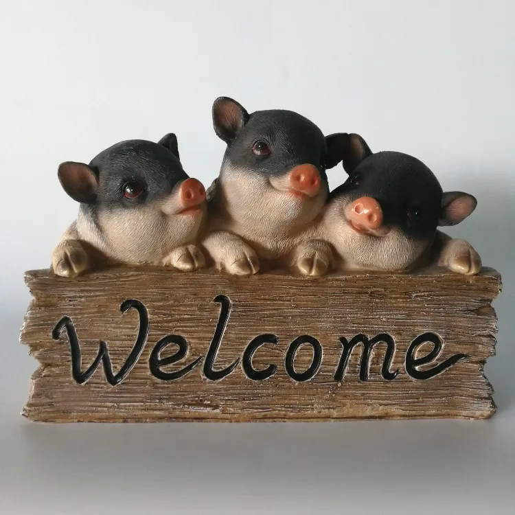 Cute Small Resin Ornament Polyresin Pig Figure With Sign For
