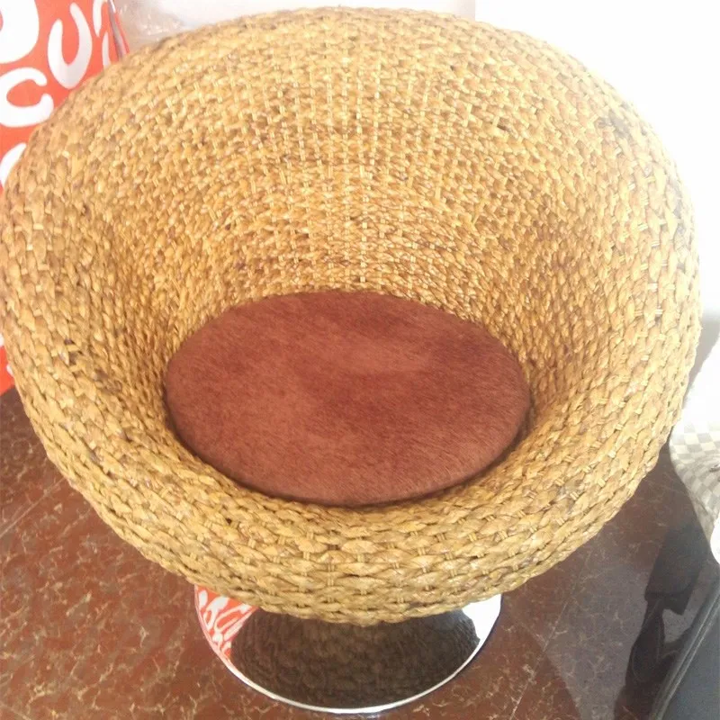 Moderno rattan silla giratoria de pastos marinos con chrome base marrón