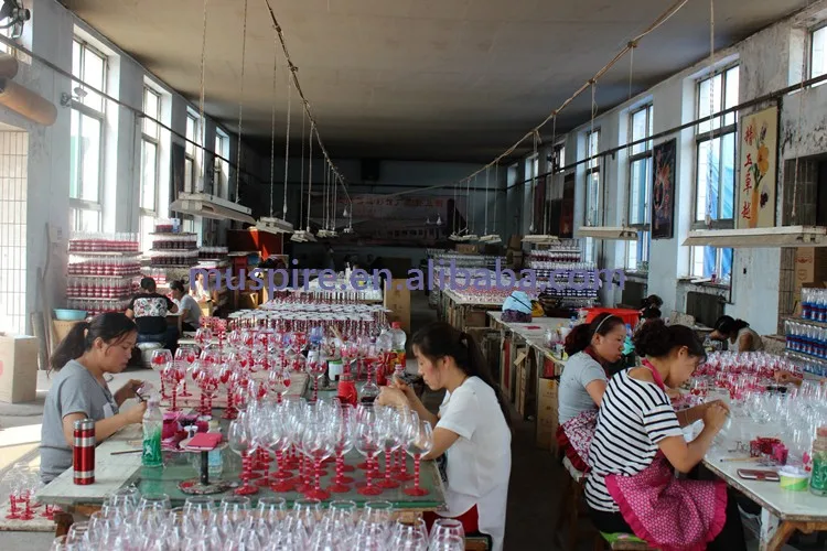 Cheap price custom hot selling footed glass for champagne