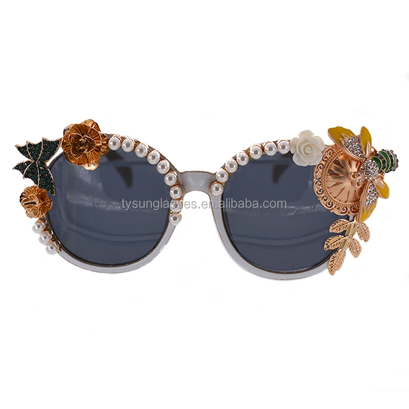 novelty holiday sunglasses