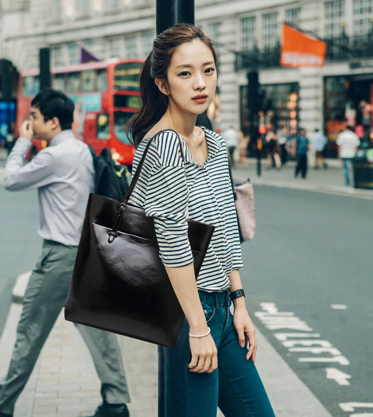 leather bag (14).png