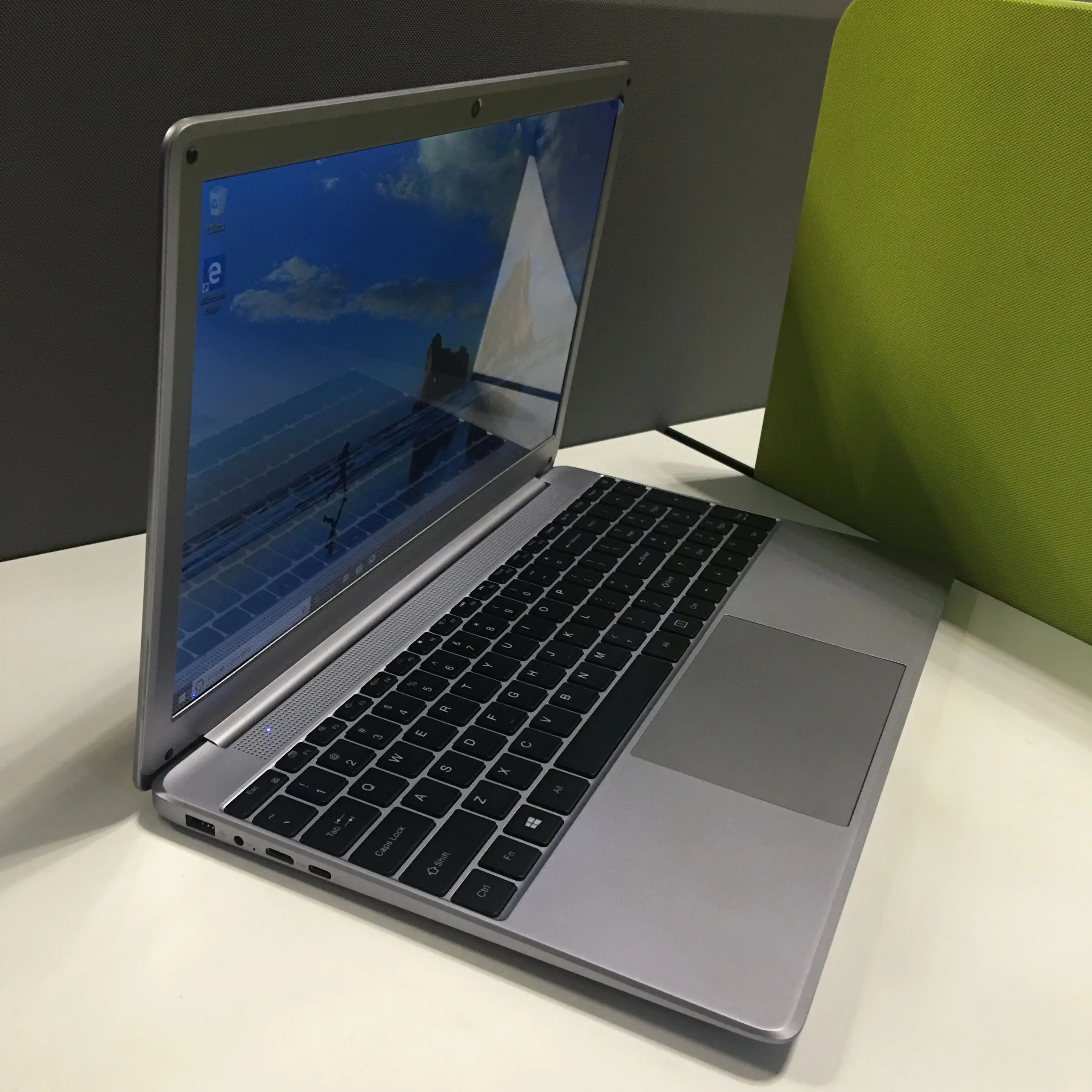 6 吋 hd 1920*1080 像素 cpu: intel (r) core (tm) i3-5005u 处理器