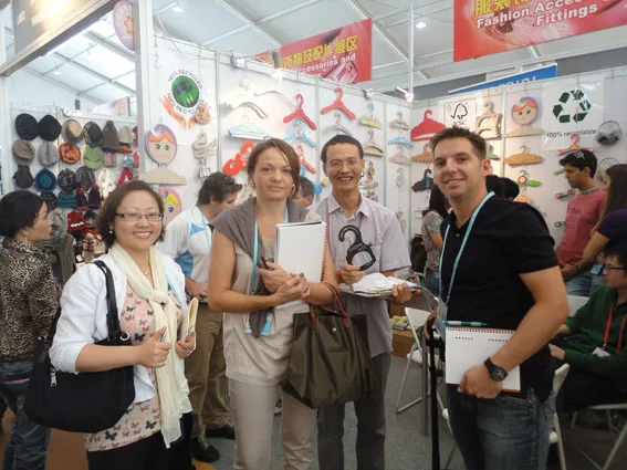 OEM Logo Cardboard Scarf Hangers Customizable Size Recycled Paper Hangers