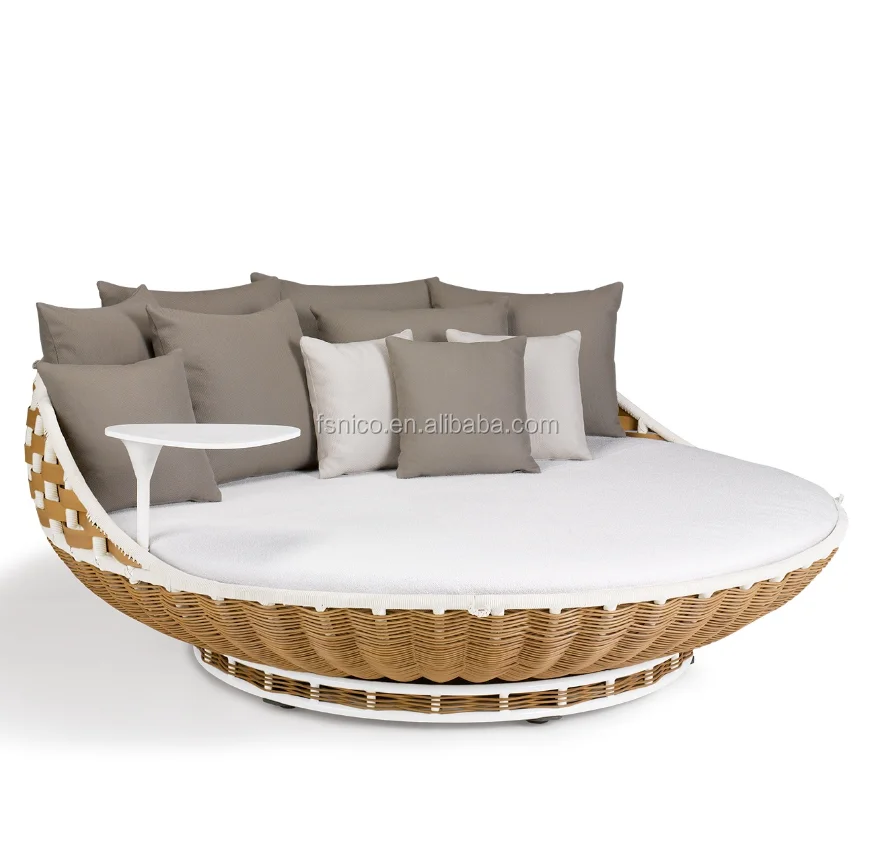 outdoor rattan round hanging swing day bed Italia design hanging daybed