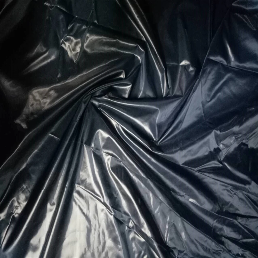 闪亮的 pu 防水尼龙塔夫绸面料,用于服装衬里,西装,羽绒服和防大衣