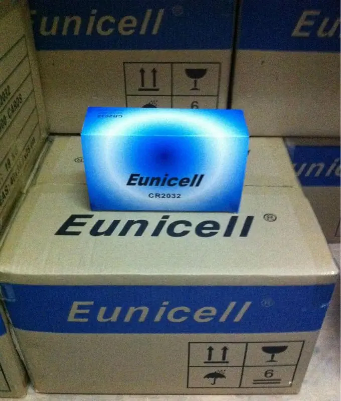 CR2032 battery_color box packing-40cards per box.jpg