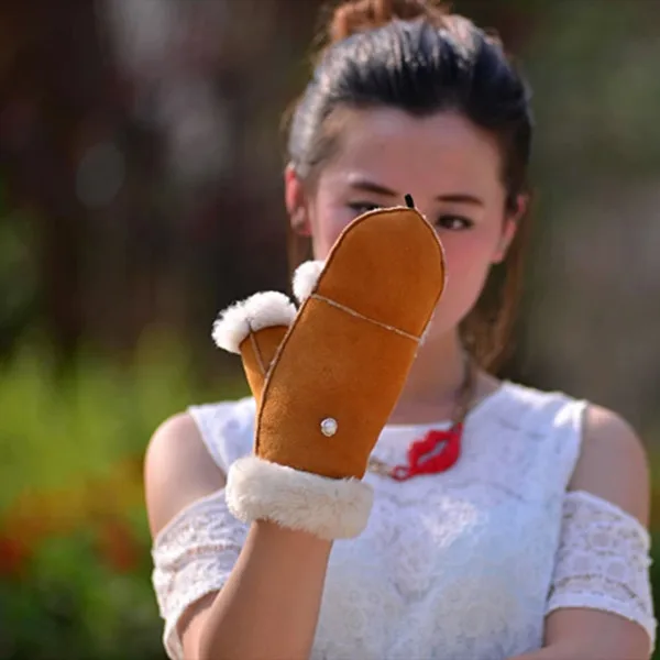women wearing new fashion double face leather glove