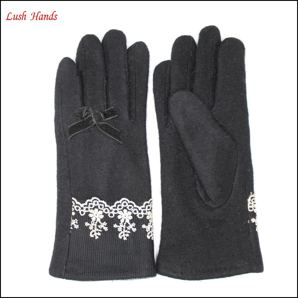 Ladies high-quaity black woolen gloves with lace on wrist for wholesale