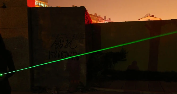 Mini convenient pen clip green light laser pointer for wild