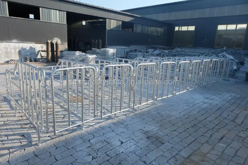 pig cage 02.jpg