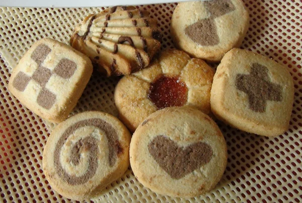 Automatic chocolate filled cookies making machine