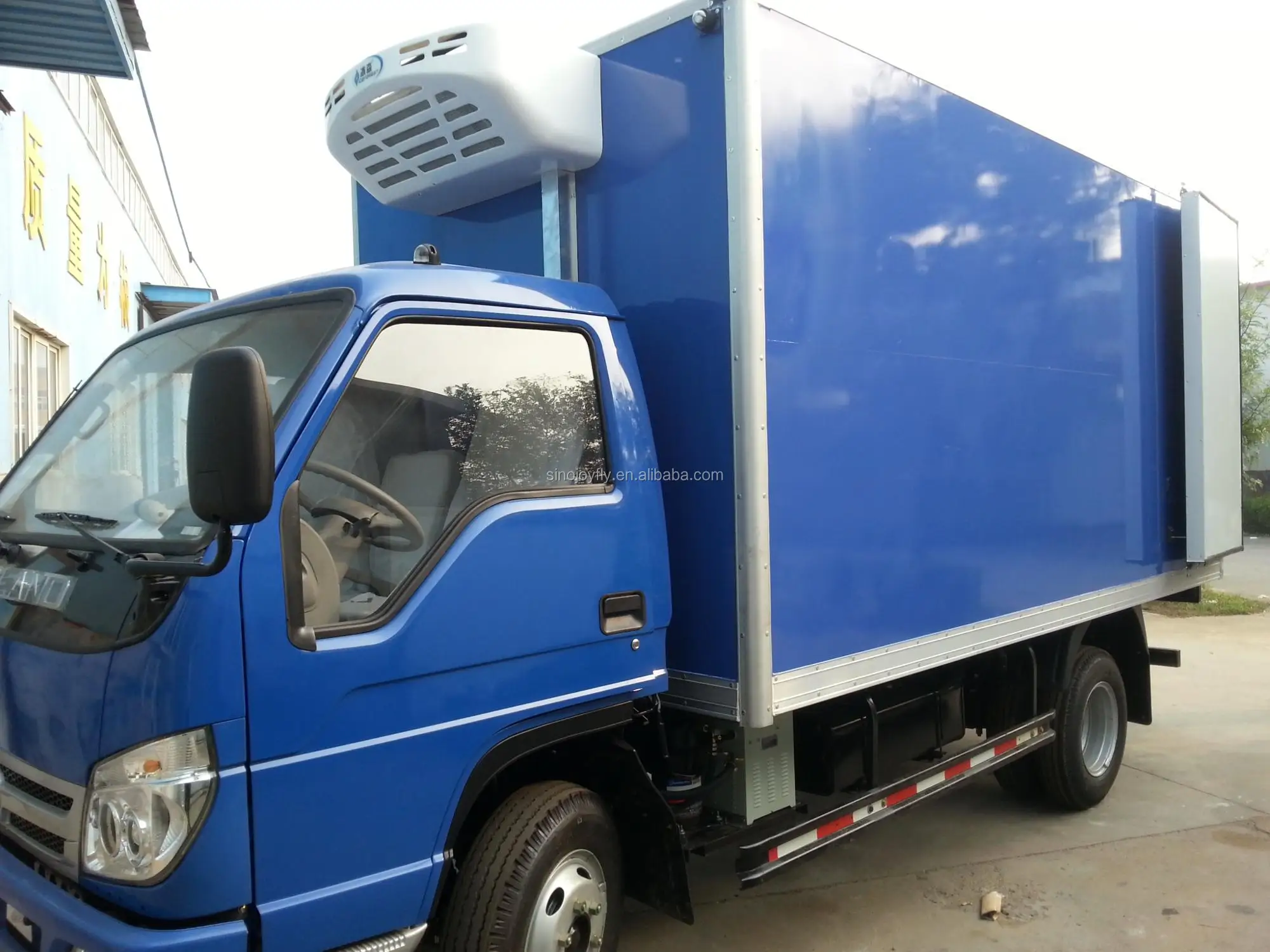 Reefer Van Refrigerated / Refrigerator Freeze Truck With Great Price
