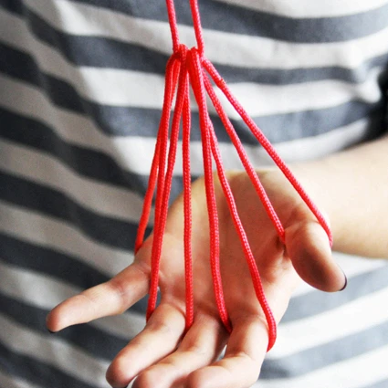 Фигуры из веревки. Фигуры из веревочки. Веревочка на пальцах. Трюки с веревкой на пальцах. Игра ниточка на пальцах для одного.