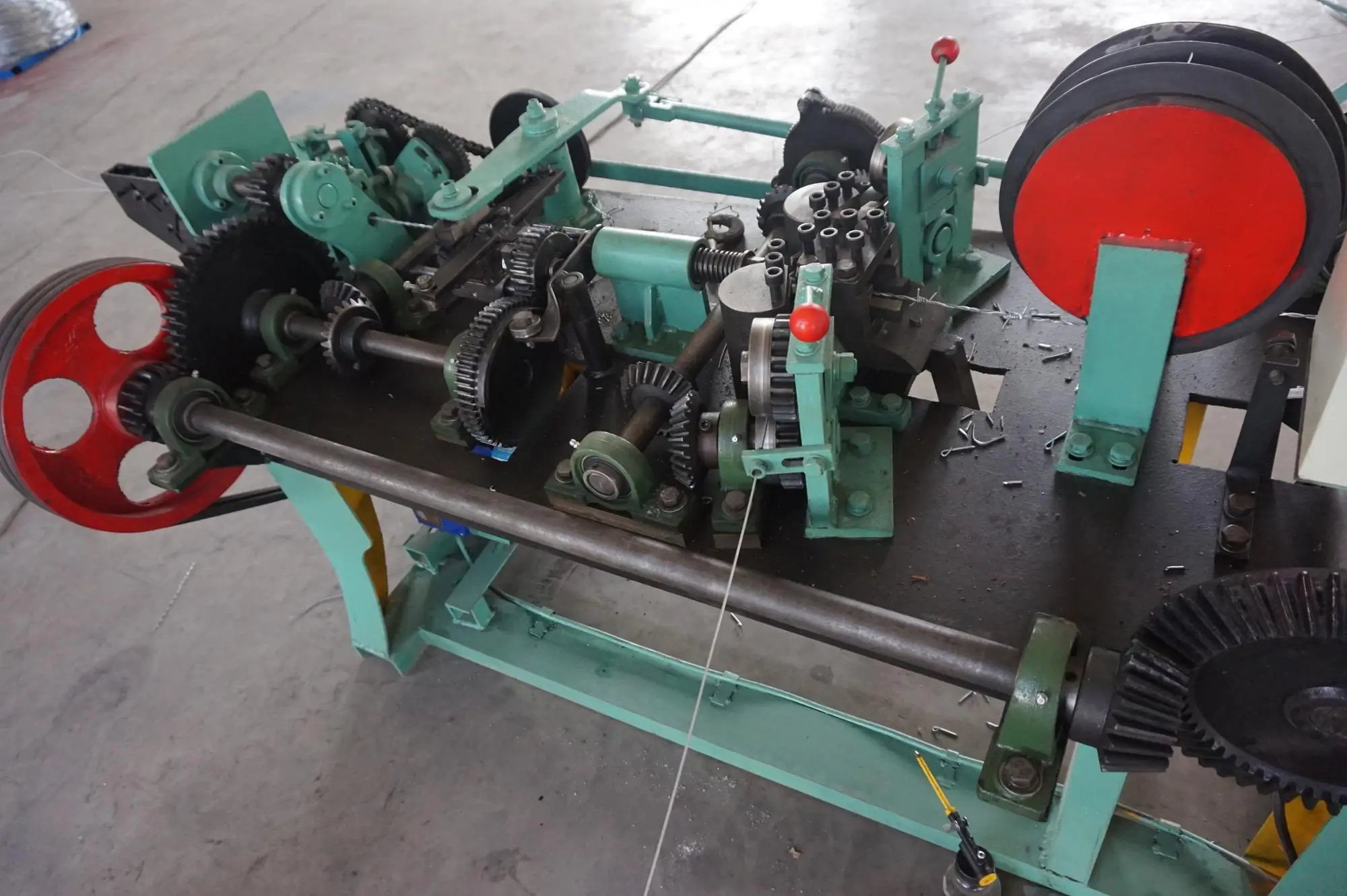 barbed wire machine 7.JPG