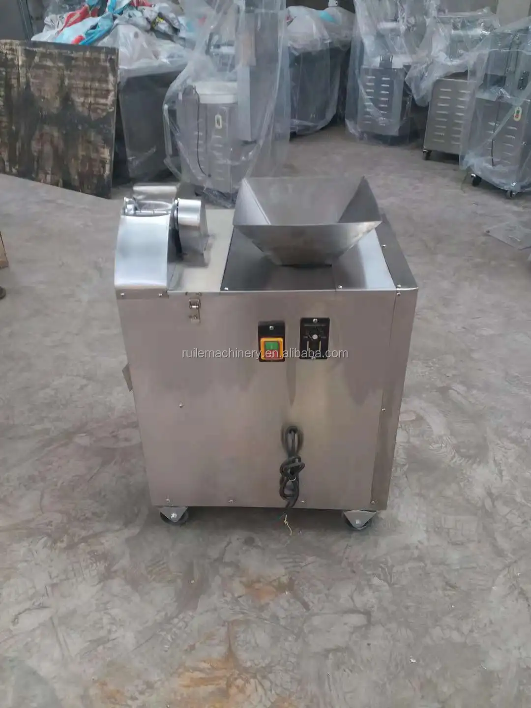 10700g Manual Volumetric Dough Divider Rounder Machine Dough Ball
