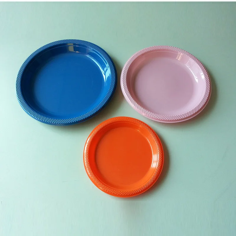 colored plastic disposable plates