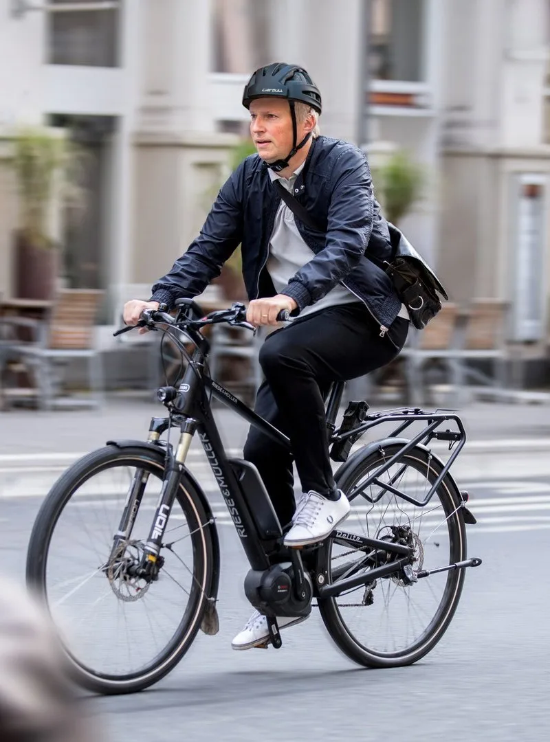 casco de bicicleta de cercanias urbanos