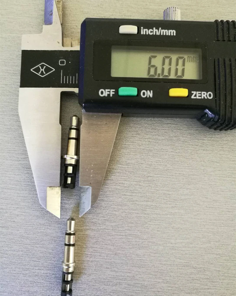 Headphones Pin 4.jpg