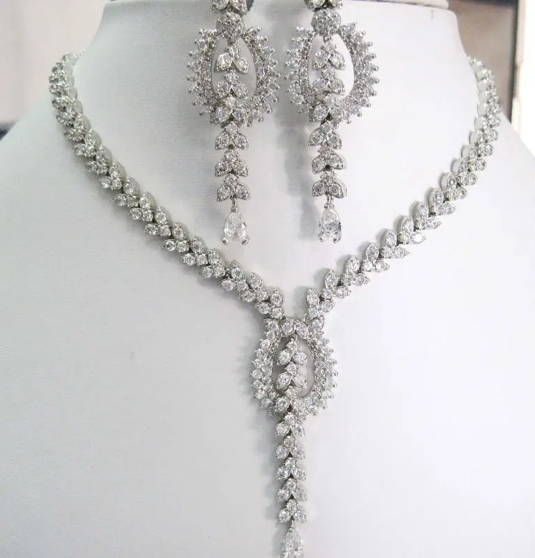 essays on the diamond necklace essays on the diamond necklace