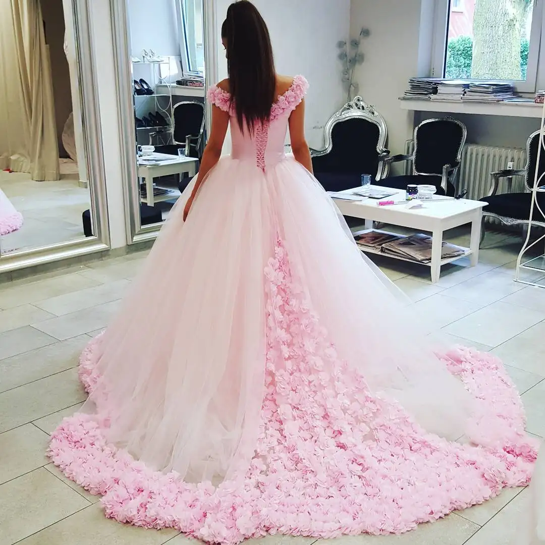 Свадебные платья с розовыми цветами