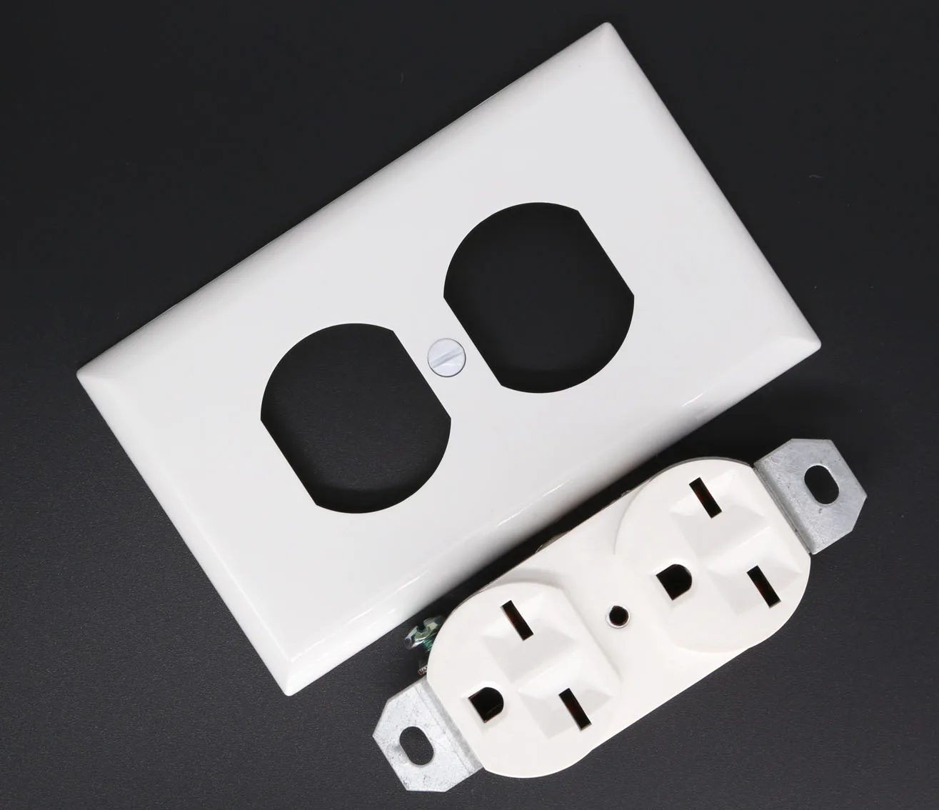 Ntdt20 American 110v Socket 20a With Tamper Resistant Standard Duplex