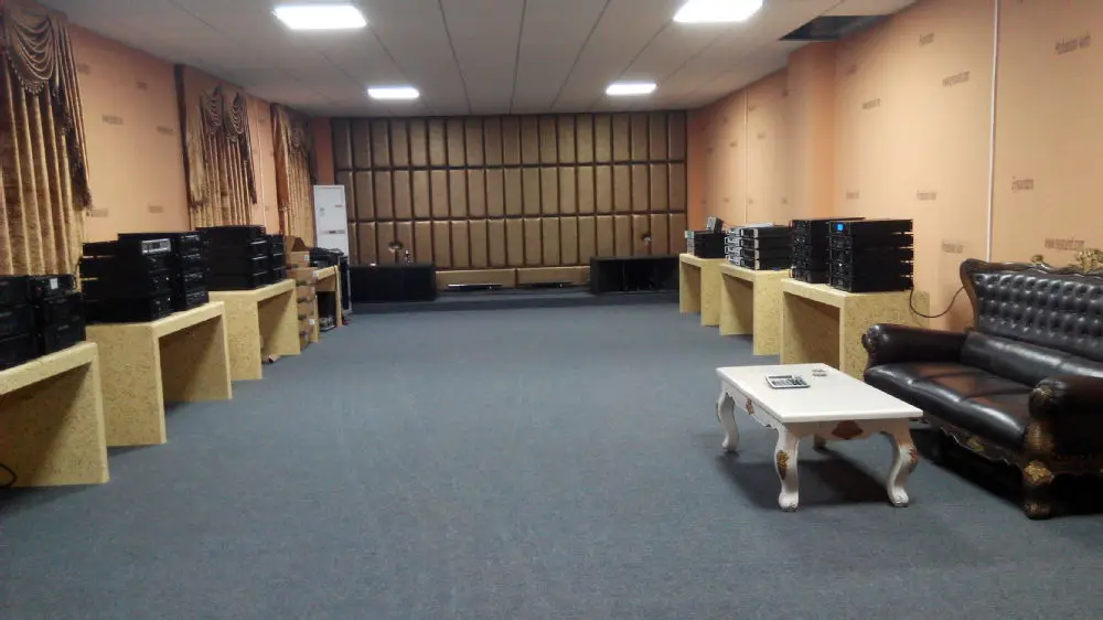 amplifier showroom (1).jpg