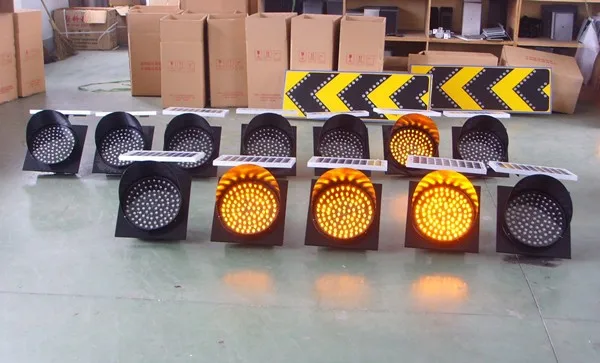 traffic signal head mark warning flare solar powered amber flashing lights