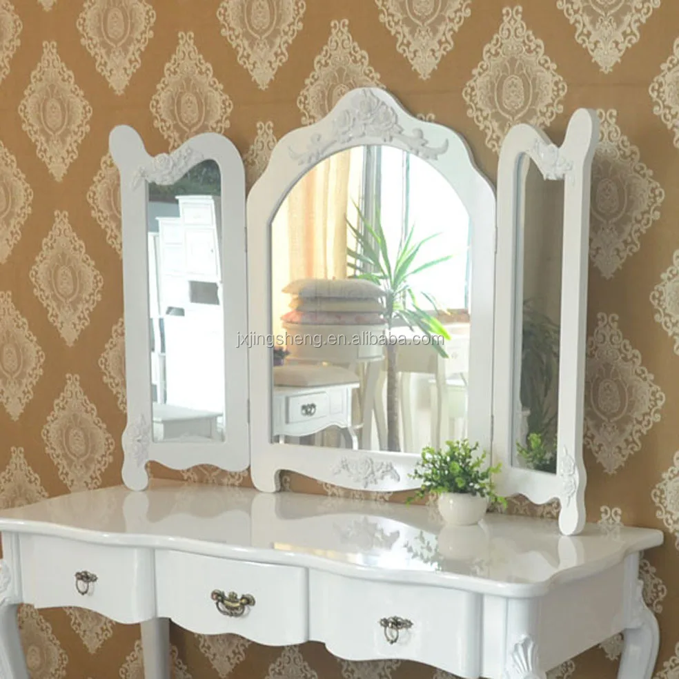 Moderne houten make up dressoir met spiegel en stoel en witte ...