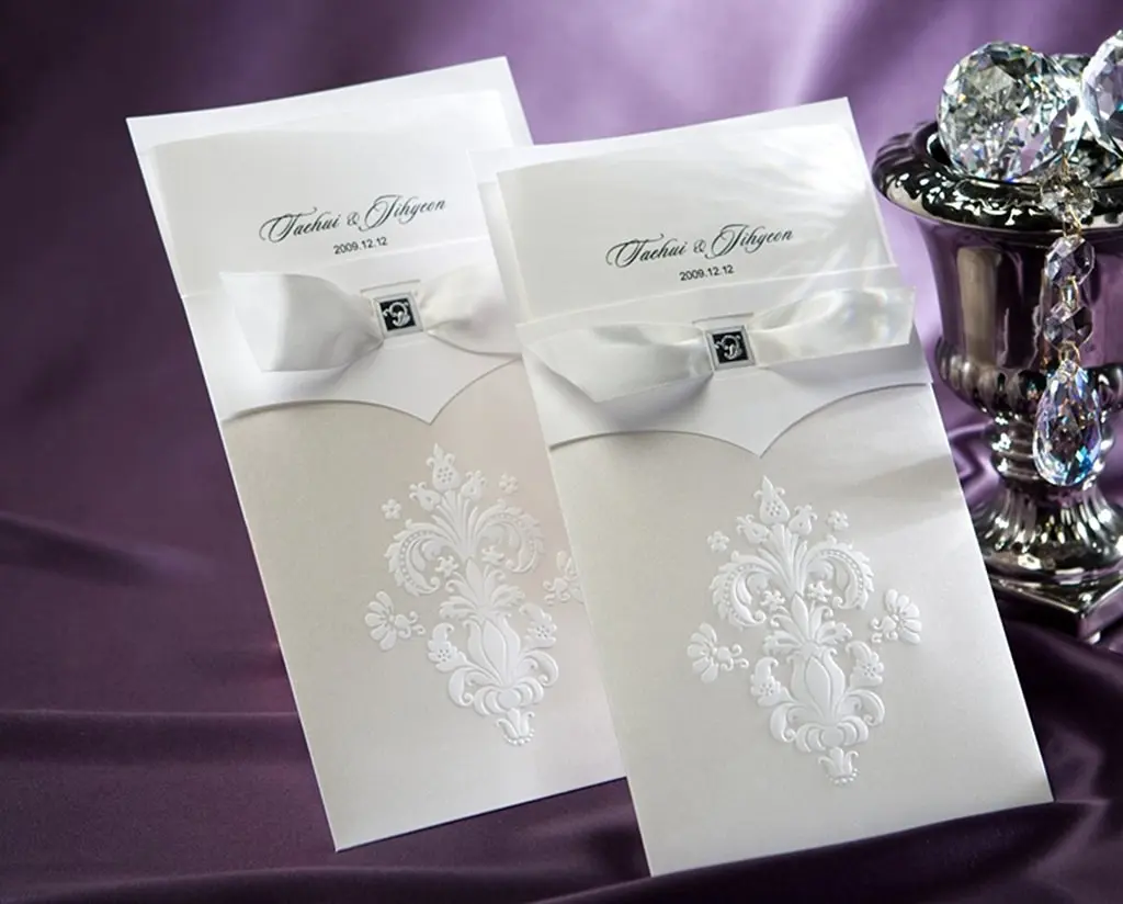 Vintage White Flor-de-lis Wedding Invitation With Insert (Set of 50)WIN032